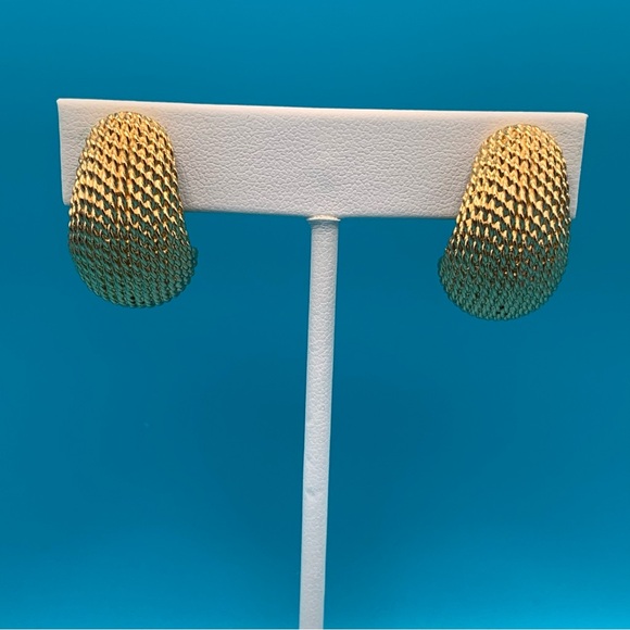 $9.99 Shipping Monet Vintage 1960’s Gold Plated Textured Half Hoop Clip Earrings - Picture 1 of 6